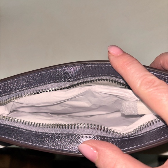 Kate Spade Kenzie Glitter Lilly Pochette
Candied Flower (Silver) - Picture 7 of 8